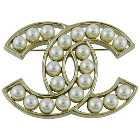 chanel inspired cc brooch